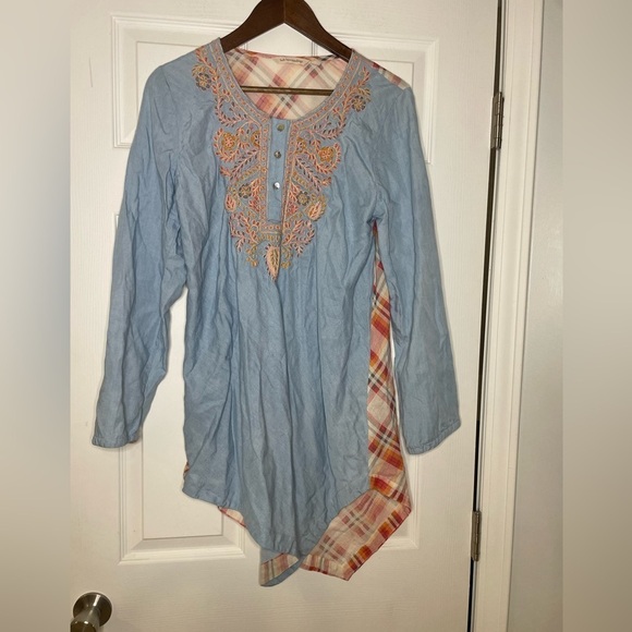 SOFT SURROUNDINGS Embroidered Floral Plaid Chambray Work of Heart Tunic - Medium - Picture 2 of 4